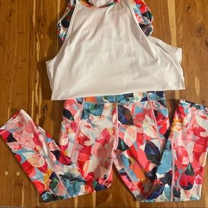 Zyia floral zipper light n tight hi-rise Capri 20” size 4